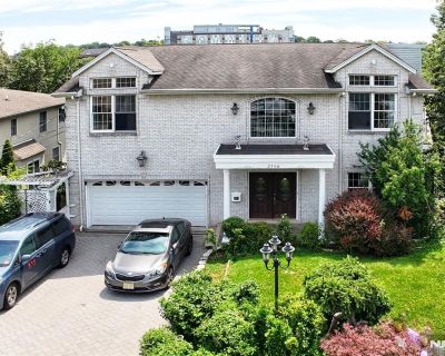 5 Bedroom 4BA Single Family House For Sale in Fort Lee, NJ