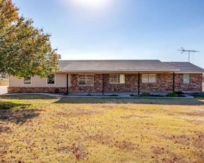 3 Bedroom 2BA 2160 ft Single Family Home For Sale in CROWLEY, TX