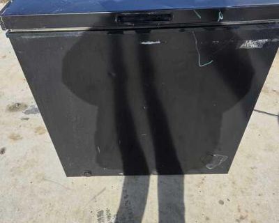 Deep freeze in working order. Measurements are in pictures. Has minor scratches.