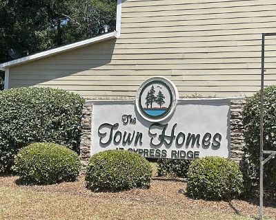 3 Bedroom 3BA 1516 ft Pet-Friendly Townhouse For Rent in Tifton, GA