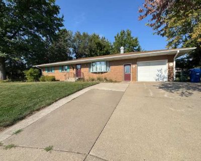 3 Bedroom 2BA 2190 ft Pet-Friendly Apartment For Rent in Davenport, IA