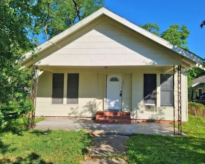 1801 9th St. Welcome to 1801 9th St, a charming and well-situated property in Port Arthur. This home offers spacious living areas on a generous 7,000 sq. ft. lot. Ideally located near schools, shopping, and major roadways, it combines everyday convenience with comfortable living in a desirable neighborhood. Schedule a tour today and discover all that this property has to offer!. 3 Bedroom. 1 Ba...