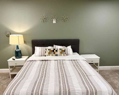 Private room with shared bathroom in a House with 1 roomie, Woodbine, MD 21797