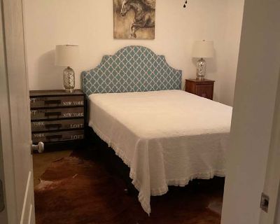Private room with shared bathroom in a House with 1 roomie, Brandon, MS 39047