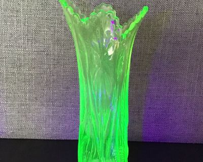 A55 Antique Uranium Vaseline Depression Glass Celery Swung Glass Vase Fenton?