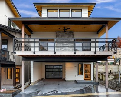 2 Bedroom 2BA 1731 ft Condo For Sale in Lynden, WA