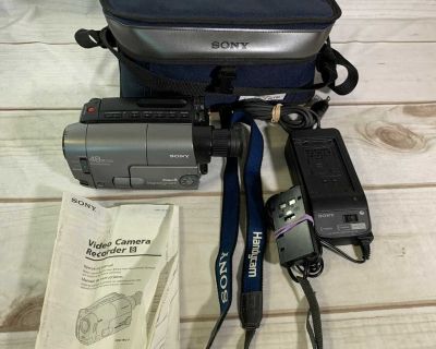 Sony Handycam CCD-TRV21 Video 8 Camcorder W/Charger Manual Bag NO Battery TESTED
