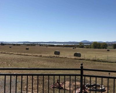 4 beds 2 bath cabin vacation rental in Apache, OK