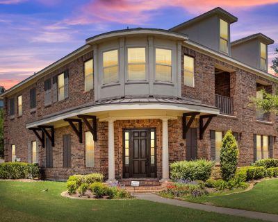 726 Imperial. Waterfront living at its finest! Beautiful Lakefront home with modelhome like FINISHES & UPGRADES! Hardwood flooring! High ceilings w/ tall baseboards, doors, & crown-molding! GOURMET KITCHEN w/ QUARTZ countertops & HUGE BREAKFAST BAR ISLAND overlooking SPACIOUS LIVING AREA! Stainless-steel appliances & wine cooler! Soft-close cabinetry w/ under-mount lighting! Mosaic Tile backspl...