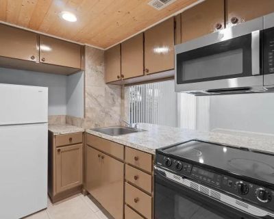 408 Marshall Court, 5. ***Move-In Special - $500.00 off the first month's rent if you sign the lease in November***\r\n\r\n\r\nFor Rent: 408 Marshall Ct NW Unit 5, Fort Walton Beach, FL 32548\r\n\r\nCozy and well-maintained 1-bedroom, 1-bath condo conveniently located near shopping, dining, and the beautiful beaches of Fort Walton. This unit features an open living area, a fully equipped kitche...