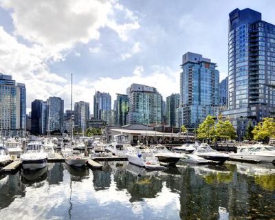 Coal Harbour 2 Bed + Den 2 Bath Condo w/ Balcony & Views @ Bauhinia