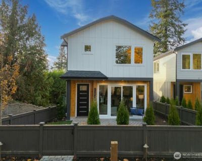 2 Bedroom 3BA 1302 ft Condominium For Sale in KIRKLAND, WA