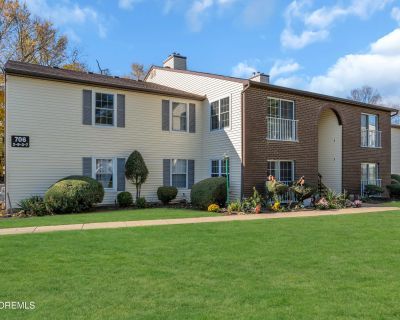 2 Bedroom 1BA 1311 ft Condo For Sale in Freehold, NJ