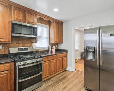 Furnished Room for Rent - Modern & highquality Baltimore County House with p