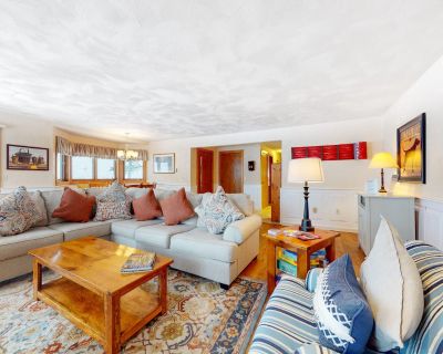 2 Bedroom 2BA Pet-Friendly Condo Vacation Rental in Best Views of Mt Washington,...
