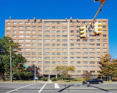 1 Bedroom 1BA Condo For Sale in Bayonne, NJ