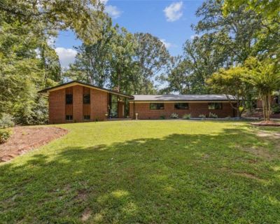 5 Bedroom 3BA 3381 ft Single Family House For Sale in Gainesville, GA