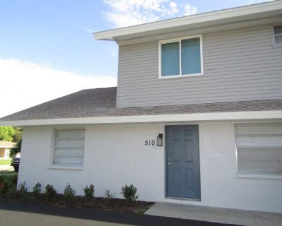 2 Bedroom 1BA 0 ft Townhouse For Rent in Venice, FL