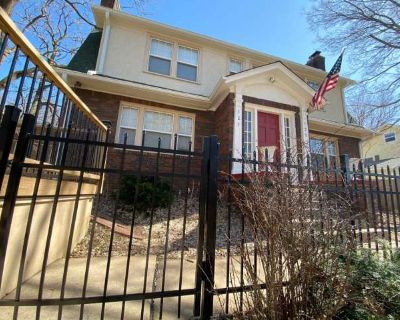 2 Bedroom 2BA 1150 ft Pet-Friendly Apartment For Rent in Davenport, IA