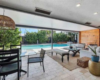 3 Bedroom 3BA 1261 ft Furnished Apartment For Rent in Fort Lauderdale, FL