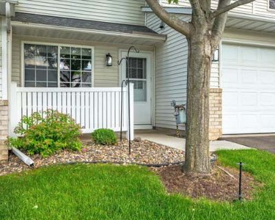 2 Bedroom 2BA 1175 ft Townhouse For Sale in WOODBURY, MN
