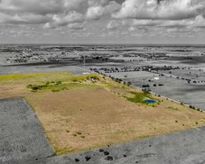 1 Bedroom 1BA 816 ft Single Family Home For Sale in SCHULENBURG, TX