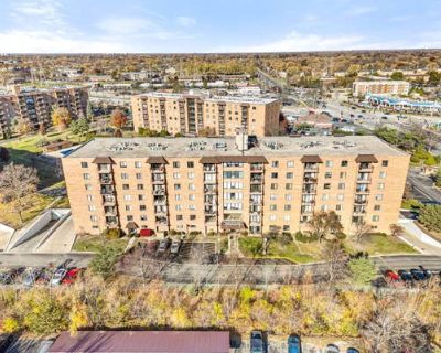 3 Bedroom 2BA 1500 ft Condominium For Sale in MOUNT PROSPECT, IL