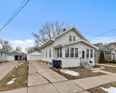 3 Bedroom 1.5BA 1144 ft Furnished Apartment For Rent in Appleton, WI