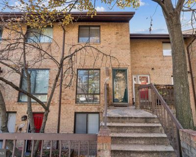 2 Bedroom 1BA 900 ft Condo For Sale in Washington, DC