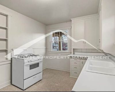 Private room with shared bathroom in a House, Colorado Springs, CO 80907