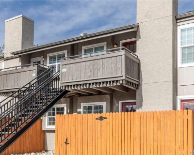 3 Bedroom 2BA 1426 ft Condo For Sale in Centennial, CO