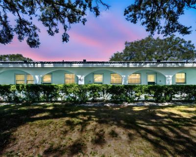 1 Bedroom 1BA 985 ft Condo For Sale in Seminole, FL