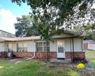 1 Bedroom 1BA 480 ft House For Rent in Niceville, FL