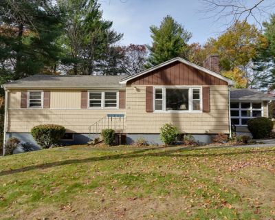 3 Bedroom 1BA 1750 ft Single Family House For Sale in Burlington, MA