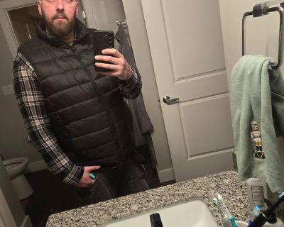 Hello my name is joe..im a hardworking professional im a operations manager for a company callee wilsonart...im very quite dow to earth person who gets along with anyone im also a chef of 15 years...i mostly work 12 hour shifts i like to come home shower up eat and relax in my personal space..im big into watching boston sports and my hobbies are mostly outdoor things...