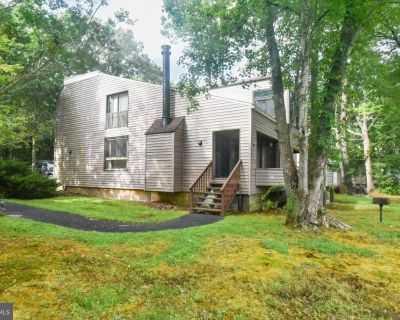 438 Ocean Parkway # 44. Property for Rent in Ocean Pines, MD for $2,000 with 2 bedrooms and 2 full baths. This 1,098 square foot property was built in 1973 on a lot size of 0.03.. Welcome to the Borderlinks community within Ocean Pines * 2 Large bedrooms * 2 Full Baths * Washer/Dryer * Central AC and Heat * Full Kitchen * New Windows and Sliders * Freshly Painted Interior * Views of Golf Course...