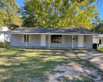 2 Bedroom 1BA 1156 ft Pet-Friendly Apartment For Rent in Shreveport, LA