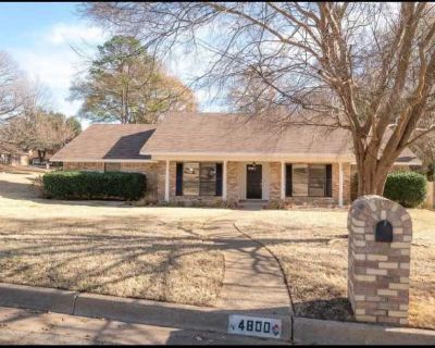 3 Bedroom 2BA 1968 ft Pet-Friendly Apartment For Rent in Tyler, TX