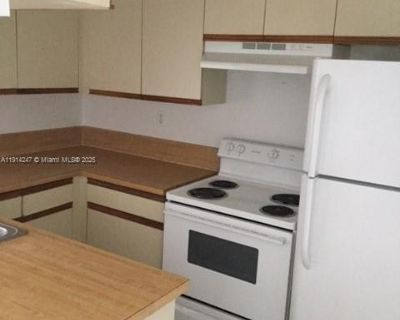 NW 67th Pl. Spacious unit in convenient location near highways and shopping. Laundry located inside unit.. 1 Bedroom. 1 Bathroom. 632 ft