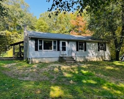 3 Bedroom 2BA 1104 ft Single Family Home For Sale in Thompson, CT