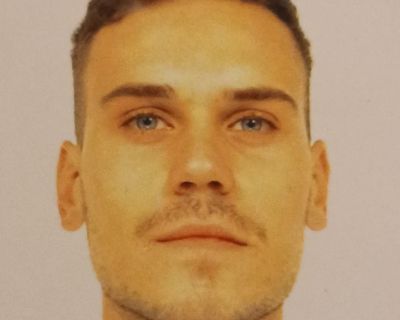 im leonardo , im 29 and im looking for a room in Toronto for this new experience . im a tidy boy and kind . I hope to find a perfect place to me.