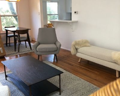 2 beds 1 bath apartment vacation rental in los angeles, CA