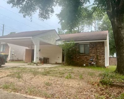 2 Bedroom 1BA 1050 ft House For Rent in Niceville, FL