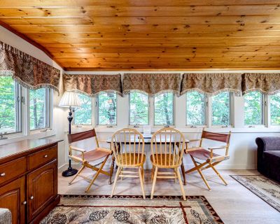 1 Bedroom 1BA Cabin Vacation Rental in Riverbank Cabin C, Lincoln, NH