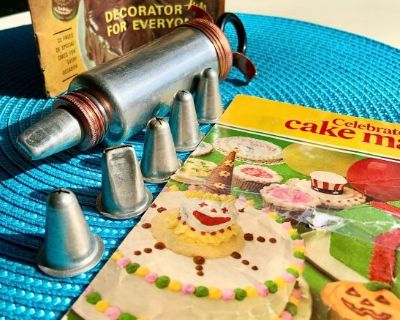 Vintage (50's) MIRRO Cake Cookie Decorator Kit with 6 Tips