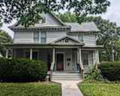 4 Bedroom 2BA Pet-Friendly House For Rent in Champaign, IL 614 W Hill St