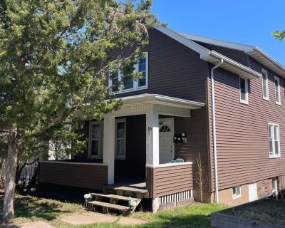 3 Bedroom 1BA 928 ft Pet-Friendly Apartment For Rent in Duluth, MN
