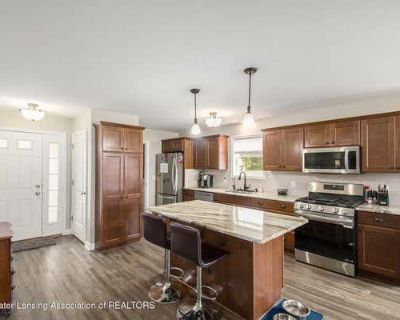 3 Bedroom 3BA 2464 ft Condominium For Sale in STOCKBRIDGE, MI