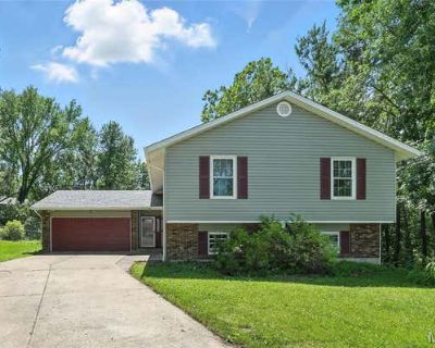 3 Bedroom 3BA 2100 ft Single Family Home For Sale in ST PETERS, MO