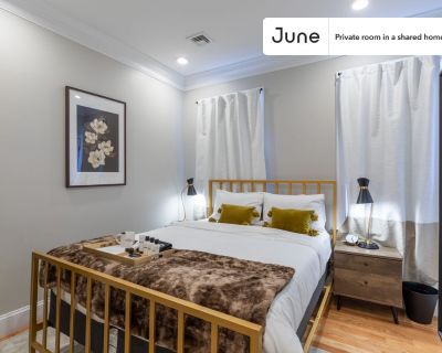 Full bedroom in 3 bed/1 bath home in North End  #276 A (Has a Condo) on...